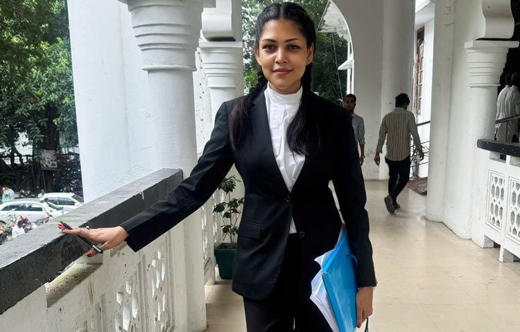 পিয়াকে শুধু একজন অভিনেত্রী বললে ভুল হবে। তিনি আসলে একজন ‘ব্র্যান্ড’ যিনি জানেন কীভাবে নিজেকে উপস্থাপন করতে হয়, কীভাবে নারীর আত্মবিশ্বাসকে উদযাপন করতে হয়। তিনি ইউনাইটেড নেশনস ইয়ুথ অ্যান্ড হ্যাবিট্যাটের ব্র্যান্ড অ্যাম্বাসেডর হিসেবে কাজ করেছেন। একইসঙ্গে আইনজীবী হিসেবেও পেশাগত জীবন চালিয়ে যাচ্ছেন।