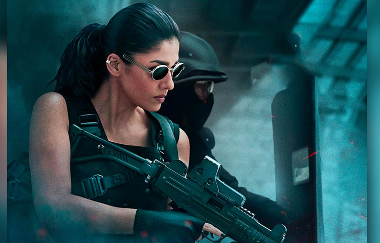 বলিউড বাদশা শাহরুখ খানের ‘জওয়ান’ সিনেমায় নয়নতারার ফাইটার লুক। ছবি: সংগৃহীত