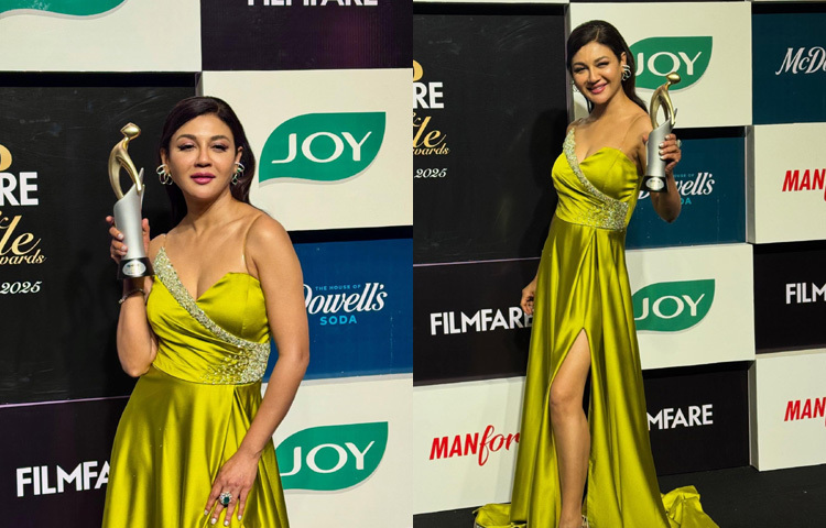 পুরস্কার হাতে আকর্ষণীয় ভঙ্গিতে বেশকিছু ছবি শেয়ার করেছেন লাস্যময়ী এই নায়িকা।