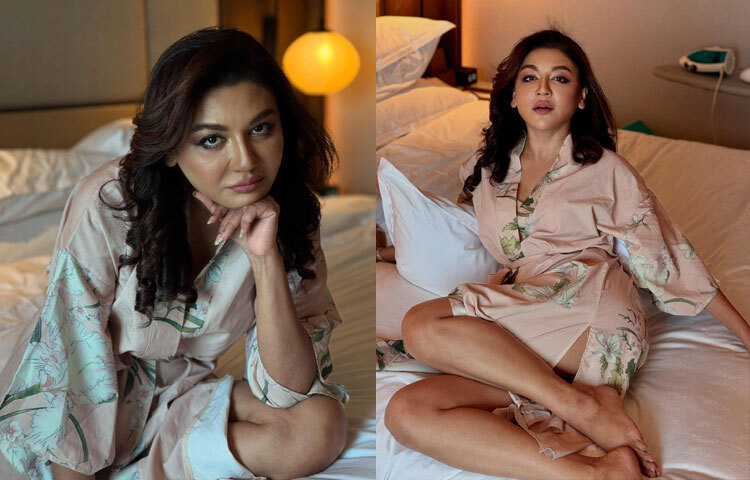 পোশাকের স্নিগ্ধতার সঙ্গে মানিয়ে নিয়েছে জয়ার সফট, ন্যাচারাল মেকআপ। চোখে হালকা স্মোকি শেড, ঠোঁটে ন্যুড-পিঙ্ক টোন সব মিলিয়ে অনায়াসে ধরা দিয়েছে এক পরিশীলিত আবেদন।