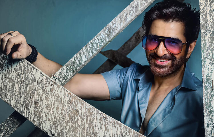 ১৯৭৮ সালের এই দিনে কলকাতায় জন্ম নেওয়া জিৎ-এর আসল নাম জিতেন্দ্র মদনানী। ব্যবসায়ীক পরিবারে বেড়ে ওঠা এই ছেলেটির চারপাশে অভিনয় কিংবা চলচ্চিত্রের কোনো পরিবেশ ছিল না। ছোটবেলা থেকেই তিনি ছিলেন শান্ত, মনোযোগী এবং ক্রীড়াপ্রেমী। কিন্তু আড়ালে আড়ালে জমে উঠছিল এক স্বপ্ন ‘নিজেকে রুপালি পর্দায় দেখার স্বপ্ন’।