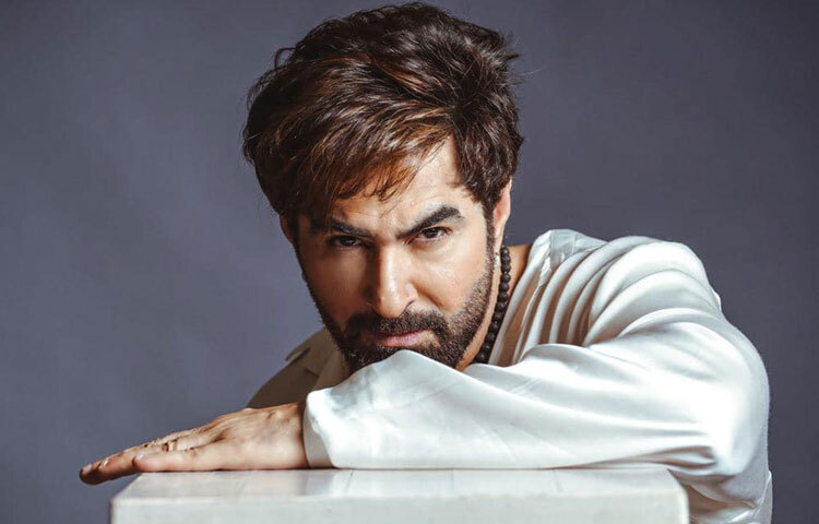 অভিনেতা হিসেবে প্রতিষ্ঠিত হওয়ার পর তিনি প্রযোজক হিসেবেও নিজের অবস্থান তৈরি করেছেন। তার প্রযোজনা সংস্থা জিৎ ফিল্মওয়ার্কস বাংলা সিনেমাকে নতুন গল্প, নতুন টেকনিক ও আন্তর্জাতিক মানের নির্মাণশৈলী উপহার দিয়েছে। নতুন মুখ, নতুন পরিচালক, নতুন চিন্তা সব কিছুতেই তিনি ভয় না পেয়ে এগিয়ে যান।