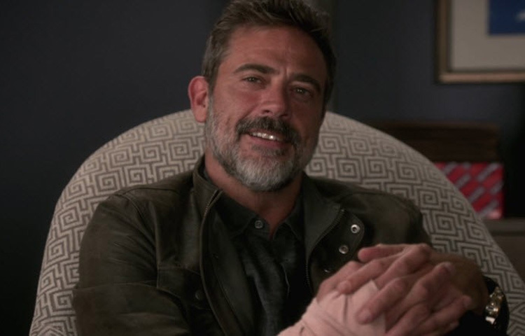 ‘প্রেশিয়াস’, ‘সুপারন্যাচুরাল’ এবং ‘দ্য হাঙ্গার গেমস’-এর মতো চলচ্চিত্রেও অভিনয় করেছেন তিনি। প্রতিটি চরিত্রেই তিনি এমনভাবে নিজেকে ডুবিয়ে দিয়েছেন যে, দর্শকরা তার মধ্যে নিজের প্রতিফলন দেখতে শুরু করেছেন।