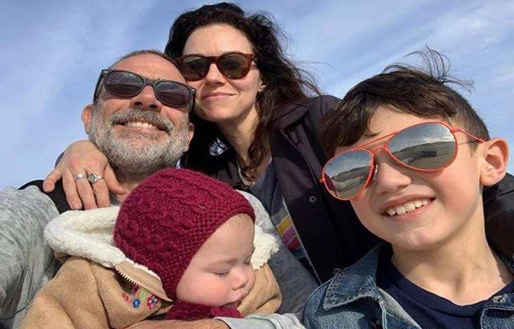 জেফরি ক্যামেরার সামনে এক শক্তিশালী চরিত্র হলেও অফ-স্ক্রীনে তিনি একটি অত্যন্ত শান্ত, সদয় এবং বাস্তববাদী মানুষ। ব্যক্তিগত জীবনে তিনি একজন পিতা এবং স্বামী। তিনি জানেন জীবনের বাস্তবতা ও মূল্য।