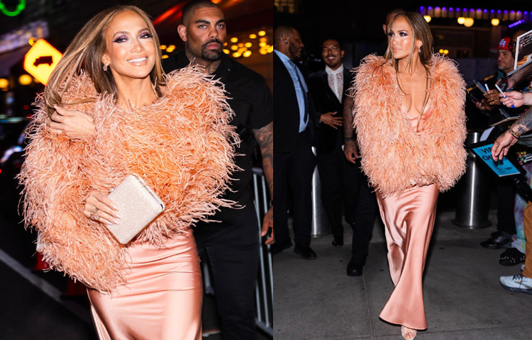 ২০০০ সালের শুরুতে জে লো যখন সংগীতজগতে পা রাখেন, তখন অনেকেই ভেবেছিল এটা সাময়িক মোহ। কিন্তু তার গানের প্রথম অ্যালবাম ‘অন দ্যা সিক্স’ থেকেই দেখা যায় তার সাংগীতিক প্রতিভার ঝলক।