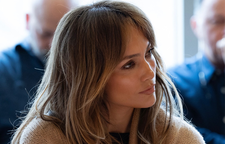 ‘ইফ ইউ হেড মাই লাভ’, ‘ওয়েটিং ফর টুনাইট’, ‘লেটস গেট লাউড’ কিংবা ‘লাভ ডোন্ট কস্ট এ থিংঙ্ক’- এমন একের পর এক হিট দিয়ে তিনি জায়গা করে নেন বিলবোর্ড চার্টে।