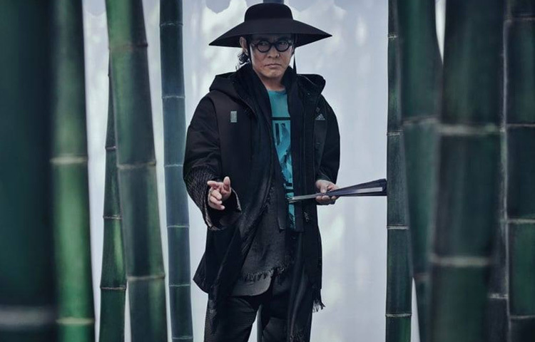 ১৯৯৮ সালে ‘লেথাল ওয়েপন ৪’ সিনেমার মাধ্যমে হলিউডে পা রাখেন জেট। এখানেই শুরু হয় তার আন্তর্জাতিক খ্যাতির পথচলা।