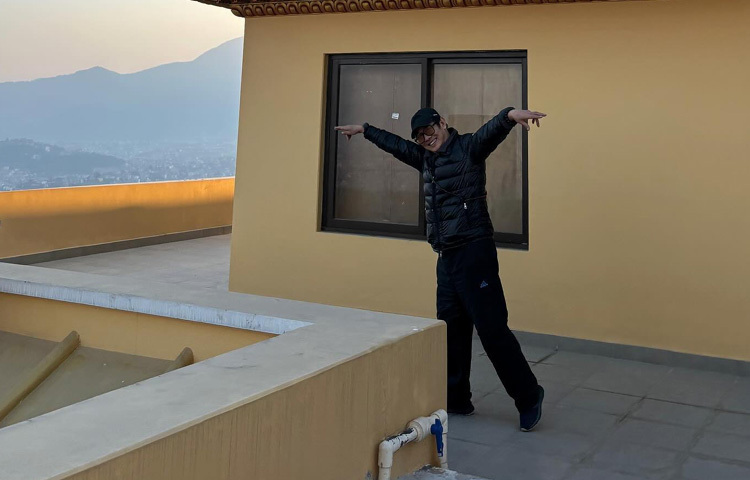 এছাড়াও তিনি জাতিসংঘের শান্তির দূত হিসেবে দায়িত্ব পালন করেন এবং বহু দাতব্য কর্মকাণ্ডে অংশ নেন।