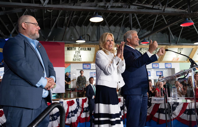 জিল বাইডেন ২০২১ সালে যুক্তরাষ্ট্রের ৪৬তম প্রেসিডেন্ট জো বাইডেনের শপথ গ্রহণের পর ফার্স্ট লেডির দায়িত্ব গ্রহণ করেন। তবে তার ভূমিকা কেবল নামমাত্র নয়, তিনি সক্রিয়ভাবে কাজ করছেন।