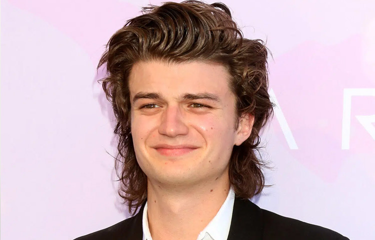 জো কিরি নিজের গলা, গিটার আর হৃদয়ের কথা দিয়ে তৈরি করেছেন এক সুরেলা পথ; যা তাকে করেছে আরও বেশি অনন্য।