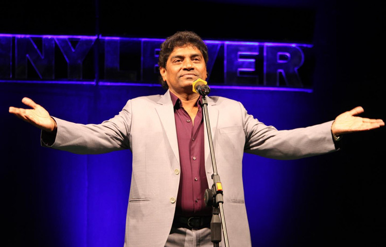 জনি প্রথম মঞ্চে বড় সুযোগ পান কিংবদন্তি অভিনেতা সুনীল দত্তের নজরে পড়ে। সেখান থেকেই তার চলচ্চিত্রে প্রবেশ।