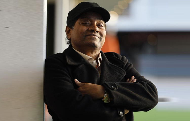 ১৯৮৪ সালে ‘তামাশা’ ছবিতে ছোট চরিত্রে অভিনয় দিয়ে শুরু, কিন্তু আসল সাফল্য আসে ১৯৮৬ সালের ‘জানে ভি দো ইয়ারো’ এবং পরে ‘বাজিগর’, ‘দিওয়ানা মাস্তানা’, ‘দুলহে রাজা’, ‘কোই মিল গ্যায়া’ এর মতো হিট ছবির মাধ্যমে।