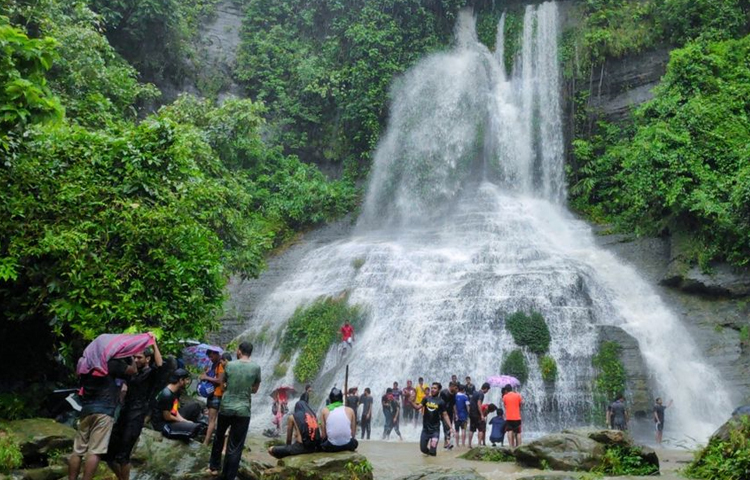 ঈদের ছুটিতে প্রকৃতির অতি কাছাকাছি যে যেতেই হবে। অপার সৌন্দর্যমন্ডিত প্রকৃতির সঙ্গে এবার ঈদে তাই এখানকার মুখরিত জনপদ হয়ে উঠবে আরও মুখর। ছবি: এম মাঈন উদ্দিন