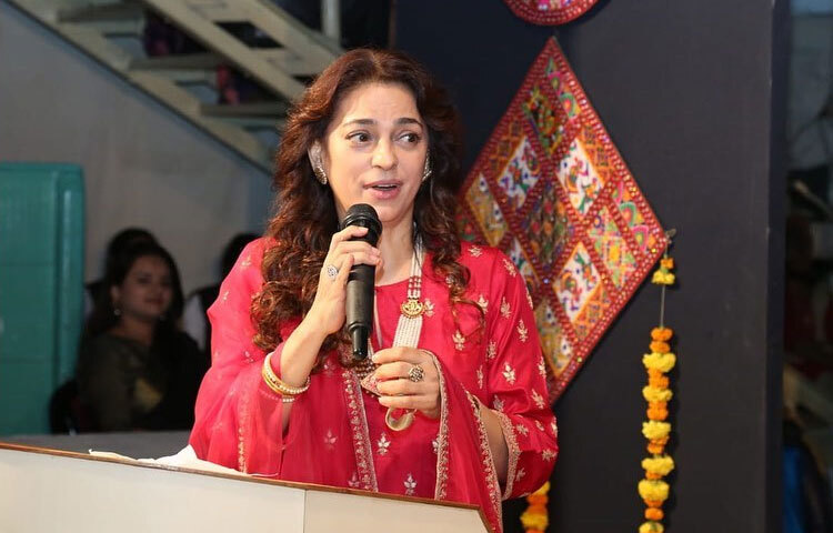 চলচ্চিত্র থেকে ধীরে ধীরে দূরে সরে গেলেও জুহি সমাজসেবায় সক্রিয় রয়েছেন। তিনি পরিবেশ রক্ষা ও শিশুদের শিক্ষা সংক্রান্ত নানা উদ্যোগের সঙ্গে যুক্ত।