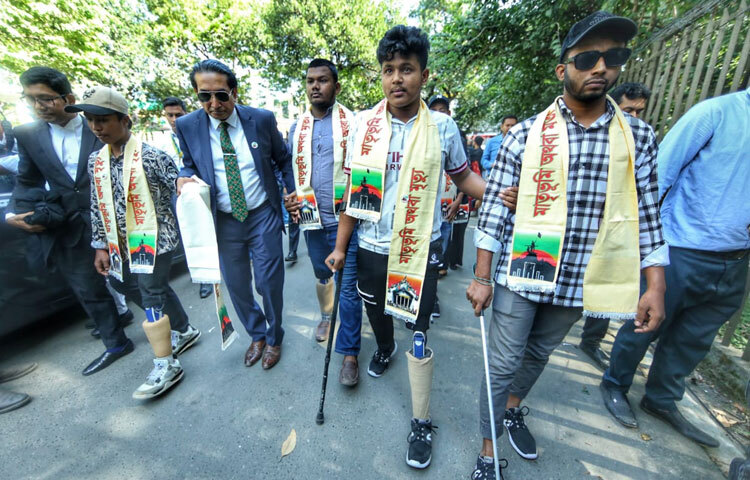 জুলাই আন্দোলনের সময়ে আহতরা জানান, দেশ যেই অবস্থায় থাকুক, ন্যায়ের সন্ধানে তারা সবসময় আদালতের ওপর আস্থা রেখেছেন। রায় ঘোষণার দিন তাদের উপস্থিতি সেই আস্থারই প্রতীক।