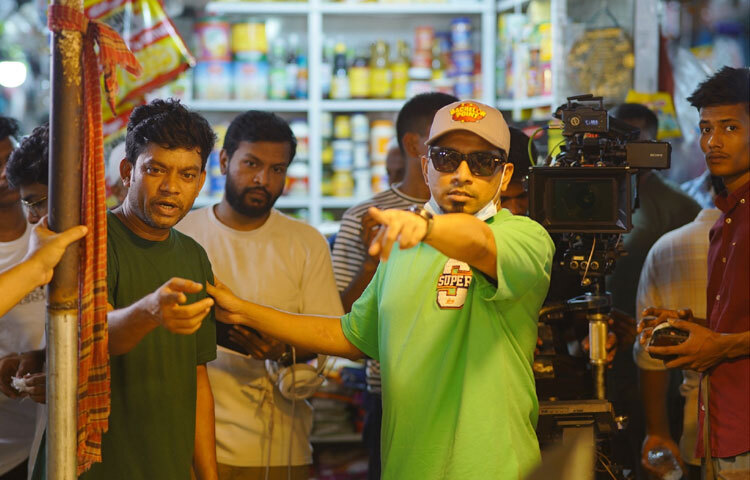 অমির কাজের অন্যতম বৈশিষ্ট্য হলো-তিনি চরিত্রগুলোকে খুব সাধারণভাবে হাজির করেন। যেমন-পাশের বাড়ির ছেলেটি, বিশ্ববিদ্যালয়ের বন্ধু কিংবা রুমমেট। এই বাস্তবতার জন্যই দর্শক চরিত্রগুলোকে নিজের মতো করে ভালোবাসতে পারে।