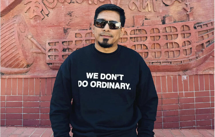 নাটকের জগতে আসার পর থেকেই নিজের আলাদা ধাঁচে গল্প বলার চেষ্টা করেছেন। প্রথম দিকে কাজগুলো বেশি পরিচিতি না পেলেও ধীরে ধীরে তার নির্মাণশৈলী ও কমেডির অভিনব ধরন দর্শকপ্রিয় হতে থাকে।