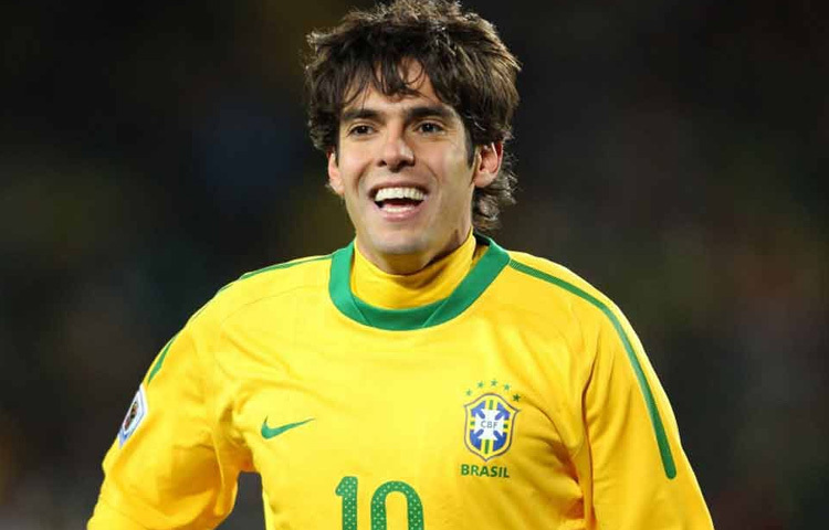 কাকা ছিলেন এক অনন্য ‘অ্যাটাকিং মিডফিল্ডার’। চোখ ধাঁধানো স্পিড, নিখুঁত পাসিং, অবিশ্বাস্য ড্রিবলিং আর দূর থেকে গোল করার ক্ষমতা; সব মিলিয়ে তিনি ছিলেন এক জাদুকর।