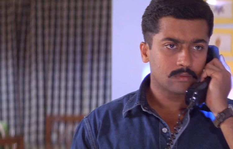 ২০০৩ সালে মুক্তিপ্রাপ্ত গৌতম বাসুদেব মেনন পরিচালিত সুরিয়া এবং জ্যোথিকা অভিনীত সিনেমা ‘কাখা কাখা’। জানা গেছে, সিনেমাটিতে অভিনয়ের জন্য থালাপতি বিজয়ের সাথে যোগাযোগ করেছিলেন নির্মাতা গৌতম। কিন্তু সিনেমাটিতে অভিনয়ের প্রস্তাব থালাপতি প্রত্যাখ্যান করেছিলেন। কারণ হিসেবে জানা গেছে চিত্রনাট্য বর্ণনার সময় সিনেমাটির ক্লাইম্যাক্স প্রস্তুত ছিল না। ছবি: সংগৃহীত