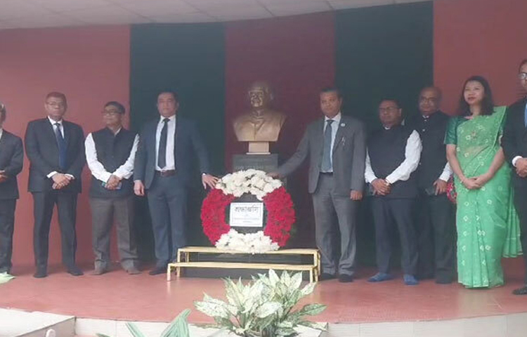 কলকাতায় যথাযথ মর্যাদায় বাংলাদেশের জাতির জনক বঙ্গবন্ধু শেখ মুজিবুর রহমানের ১০৪তম জন্মবার্ষিকী উদ্‌যাপিত হয়েছে। ছবি: সংগৃহীত