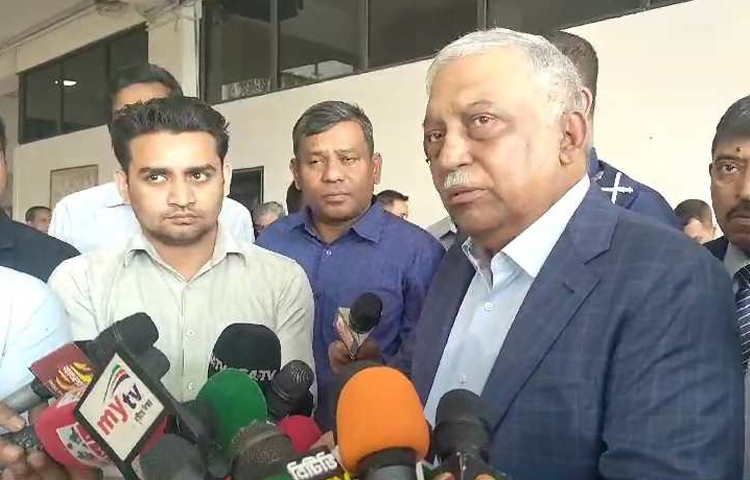 ঘন ঘন আগুন লাগা নাশকতা কি না তা খতিয়ে দেখা হচ্ছে বলে জানিয়েছেন স্বরাষ্ট্রমন্ত্রী আসাদুজ্জামান খান কামাল। ছবি: তৌহিদুজ্জামান তন্ময়