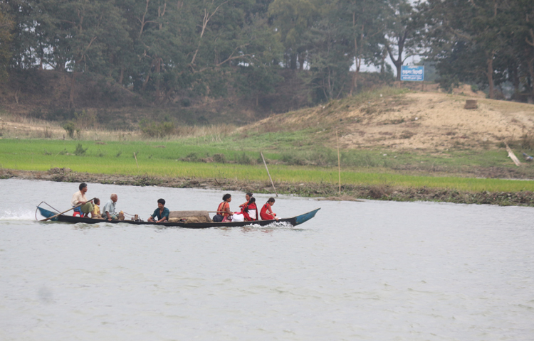 প্রকৃতির সঙ্গে লড়াই করেই প্রতিনিয়ত জীবনের স্বপ্ন বুনে পাহাড়ি এই জনপদের সাধারন মানুষ। ছবি: আরমান খান