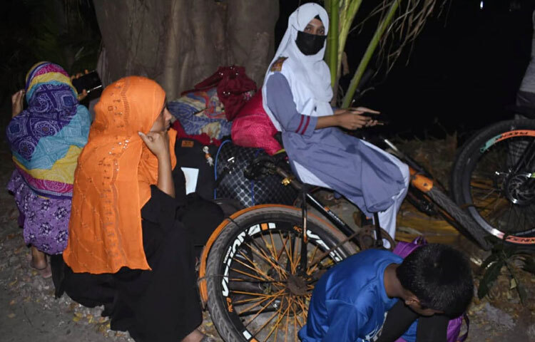 বাঁচতে পারলেও প্রায় সব পরিবারই হারিয়েছে বহু বছরের সংসার, সামান্য সঞ্চয়, শিশুদের বই-খাতা থেকে শুরু করে প্রয়োজনীয় নিত্যসামগ্রী সবই।