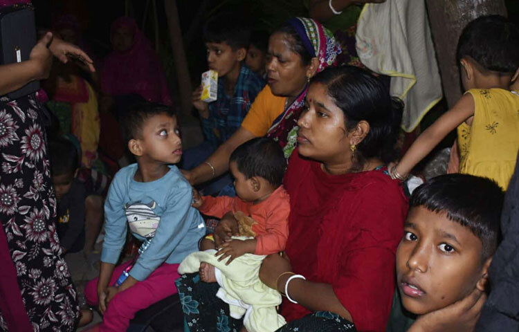 ফায়ার সার্ভিস, স্বেচ্ছাসেবক দল ও স্থানীয়দের সহযোগিতায় উদ্ধারকাজ চললেও এই হাজারো মানুষের পুনর্বাসন, খাবার, চিকিৎসা, পোশাক ও নিরাপদ থাকার জায়গার চাহিদা এখন সবচেয়ে জরুরি। কড়াইল বস্তির আগুন শুধু ঘর পুড়িয়ে দেয়নি; পুড়িয়ে দিয়েছে বহু পরিবারের নিরাপত্তা, স্থিতি আর স্বপ্ন। আগুন নেভার পরও তাই মানুষের চোখের জল থামছে না।