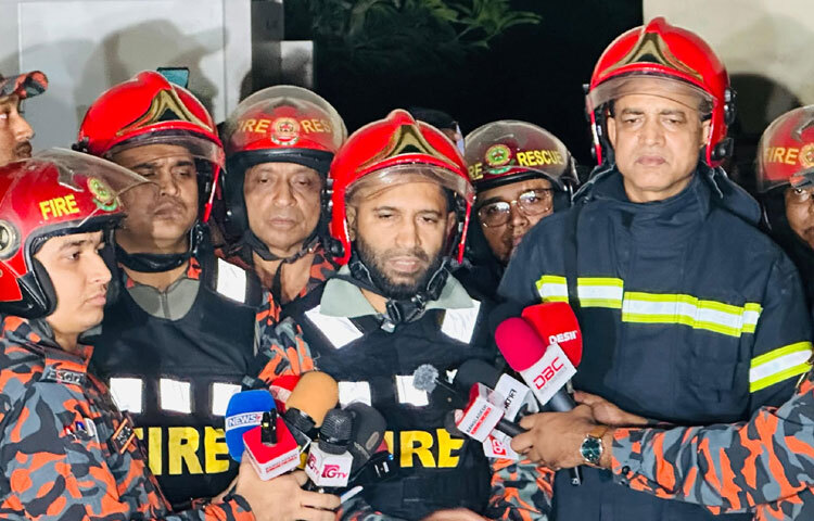 ফায়ার সার্ভিসের দেওয়া তথ্য মতে, এই অগ্নিকাণ্ডে প্রায় ১৫০০ ঘর-বাড়ি পুড়ে ছাই হয়ে গেছে। তবে এখন পর্যন্ত হতাহত হওয়ার কোনো তথ্য পাওয়া যায়নি।