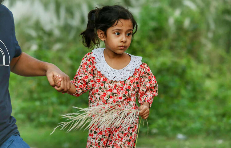 সাদা রঙের এই নীরবতা যেন বলছে কোলাহলের মাঝেও প্রকৃতি আছে, সৌন্দর্য আছে আর আছে মনের প্রশান্তি খোঁজার পথ।