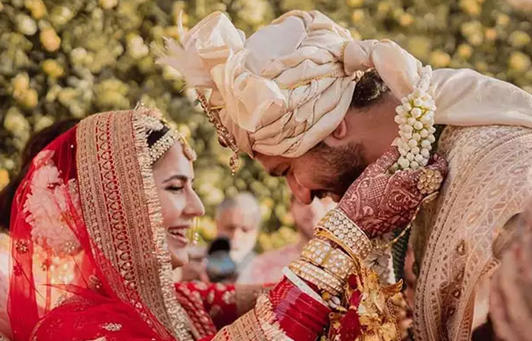 রাজস্থানের বারওয়ারা ফোর্টে সাতপাকে বাঁধা পড়লেন বলিউড তারকা ভিকি কৌশল ও ক্যাটরিনা কাইফ। ছবি: সংগৃহীত