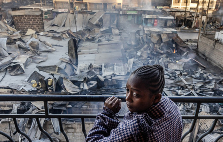 কেনিয়ায় ভয়াবহ গ্যাস বিস্ফোরণে তিনজন প্রাণ হারিয়েছেন। আহত হয়েছেন আরও প্রায় ৩০০ জন। ছবি: এএফপি