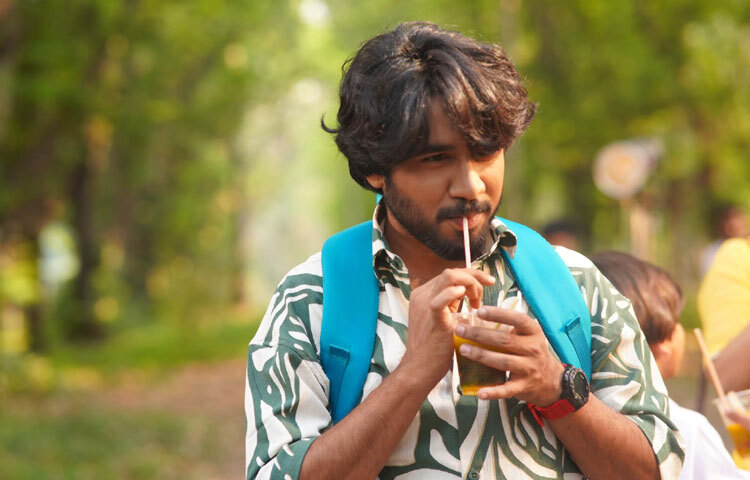 পর্দার বাইরে খায়রুল বাসার অনেকটাই সহজ-সরল মানুষ। জন্মদিনে তিনি সাধারণত শুটিং রাখেন না। পরিবারের সঙ্গে সময় কাটানো, বিশেষ করে মায়ের পাশে থাকা-এটাই তার কাছে দিনের সবচেয়ে বড় আনন্দ। শিল্পীর এই মানবিক দিকই তাকে আরও আপন করে তোলে ভক্তদের কাছে।