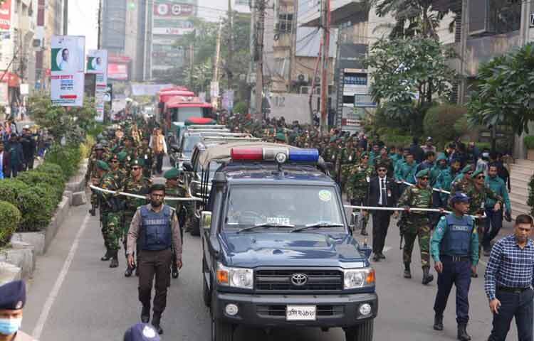 বেলা ১১টা ৩ মিনিটে তারেক রহমানের গুলশানের ১৯৬ নম্বর বাসা থেকে সাবেক প্রধানমন্ত্রী ও বিএনপি চেয়ারপারসন খালেদা জিয়ার মরদেহ নিয়ে মানিক মিয়া অ্যাভিনিউয়ের উদ্দেশ্যে রওনা হয় গাড়িবহর।