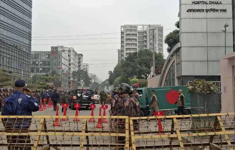 সকাল ৮টা ৫৩ মিনিটের দিকে এভারকেয়ার হাসপাতাল থেকে খালেদা জিয়ার মরদেহ বের করা হয়। সকাল ৯টা ১৬ মিনিটে খালেদা জিয়ার মরদেহ গুলশান-২ এর নর্থ অ্যাভিনিউয়ে অবস্থিত ১৯৬ নম্বর বাসভবনে প্রবেশ করে।