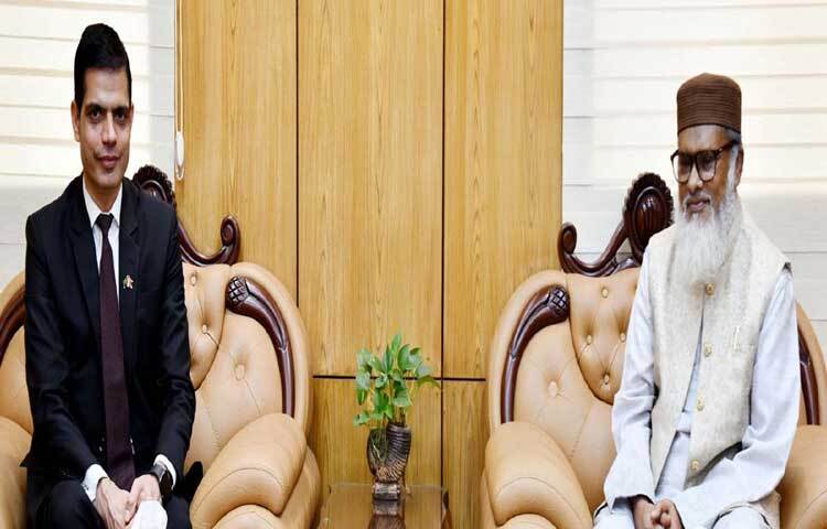 ধর্ম উপদেষ্টা ড. আ ফ ম খালিদ হোসেনের সাথে মন্ত্রণালয়ে তার অফিসকক্ষে সাক্ষাৎ করেন বাংলাদেশে নেপালের রাষ্ট্রদূত ঘনশ্যাম ভান্ডারী। ছবি: পিআইডি