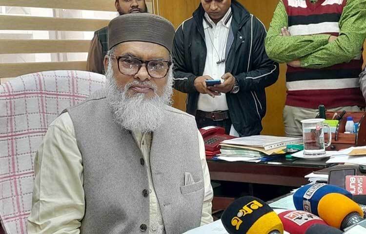 রাজধানীতে কওমি উদ্যোক্তা সম্মেলনে পেশাগত দায়িত্ব পালনে একজন নারী সাংবাদিককে প্রবেশে বাধা দেওয়ার অভিযোগ বিষয়ে ধর্মবিষয়ক উপদেষ্টা আ ফ ম খালিদ হোসেন বলেছেন, অতি উৎসাহী কোনো তৃতীয় পক্ষ এটি করতে পারে। ছবি: জাগো নিউজ