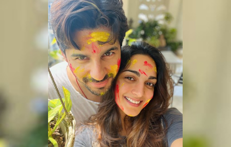 হোলিতে বেশ ফুরফুরে মেজাজে আছেন বলিউডের জনপ্রিয় জুটি সিদ্ধার্থ মালহোত্রা ও কিয়ারা আদভানি। ছবি: ইনস্টাগ্রাম