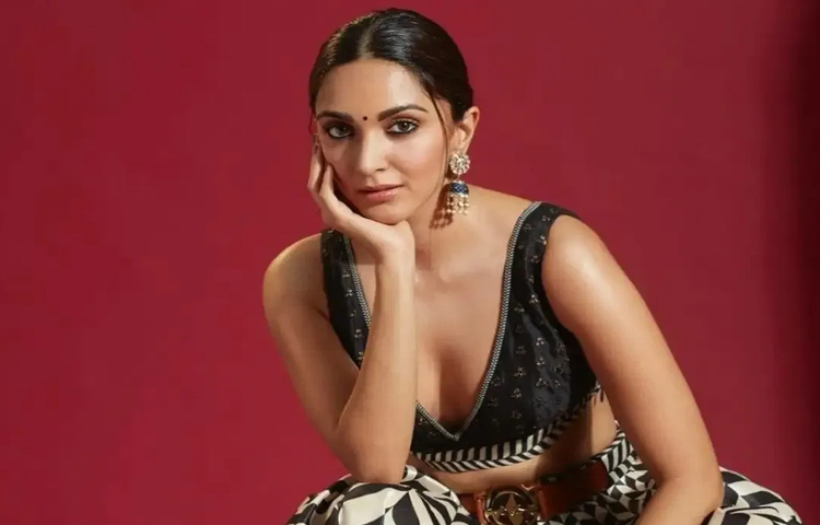 কিয়ারার আসল নাম হল আলিয়া আদভানি। বলিউডে আলিয়া ভাটের পরিচিতি থাকার কারণে তিনি নিজের নাম বদলে এই নাম রেখেছিলেন। ছবি: সংগৃহীত