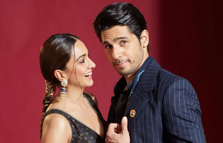 কিয়ারা আদভানি ও সিদ্ধার্থ মালহোত্রা: বলিউডের অন্যতম প্রিয় জুটি কিয়ারা ও সিদ্ধার্থের ঘরে ১৫ জুলাই ২০২৫ জন্ম নিয়েছে কন্যাসন্তান। দু’জনেই সামাজিক মাধ্যমে জানিয়েছেন এই সুখবর। নবজাতকের ছবি না দেখালেও দু’জনের মুখে ছিল অকৃত্রিম আনন্দের হাসি।