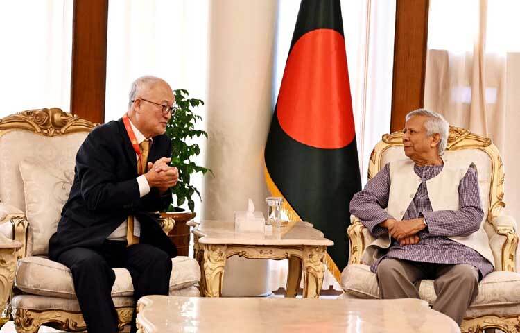 প্রধান উপদেষ্টা প্রফেসর মুহাম্মদ ইউনূসের সাথে ঢাকায় রাষ্ট্রীয় অতিথি ভবন যমুনায় সাক্ষাৎ করেছেন দক্ষিণ কোরিয়ার কোম্পানি ইয়াংওয়ান করপোরেশেনের চেয়ারম্যান ও সিইও কিহাক সাং। ছবি: পিআইডি