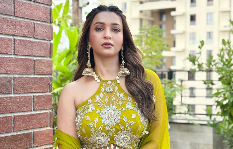 কেবল রুপালি পর্দা নয়, কৌশানী একাধারে ফ্যাশন আইকন ও তরুণদের অনুপ্রেরণাও।