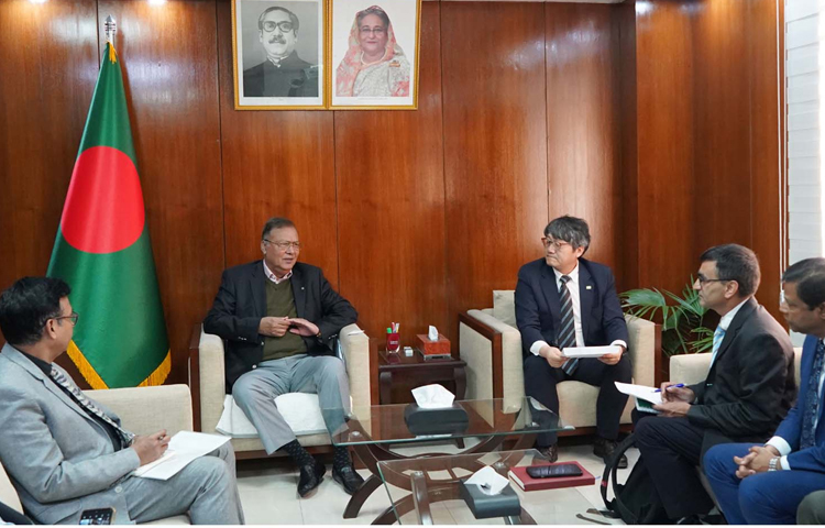 আজ সচিবালয়ে কৃষিমন্ত্রী মো: আব্দুস শহীদের সঙ্গে সাক্ষাৎ করেছেন আন্তর্জাতিক ধান গবেষণা ইনস্টিটিউটের প্রতিনিধিদল। ছবি: পিআইডি