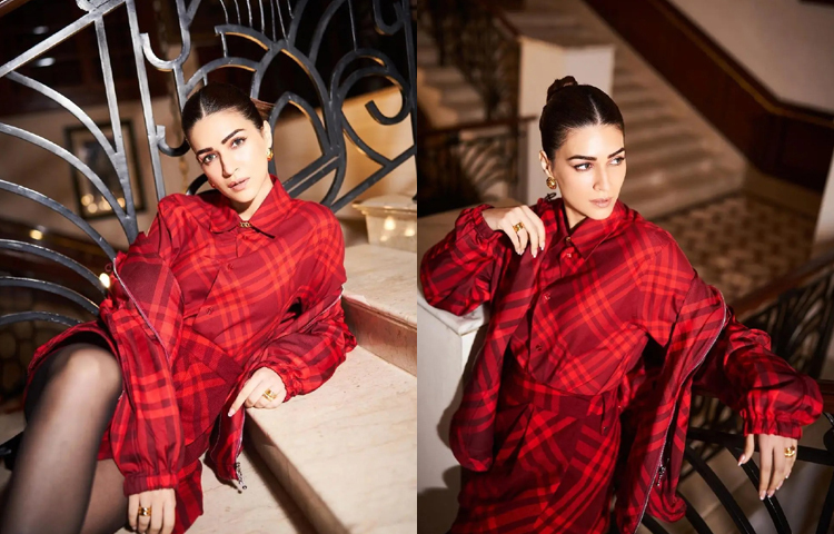 অভিনেত্রী কৃতি শ্যানন পরেছেন ট্রেন্ডি লাল চেকারড প্রিন্ট শার্ট। ছবি: ইনস্টাগ্রাম