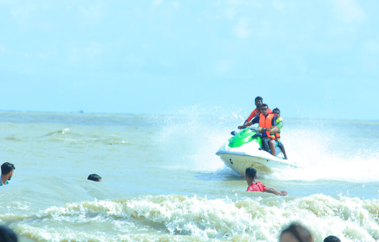 নিরাপত্তা জোরদার করেছে প্রশাসনও।