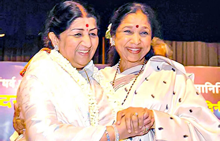 নিজের বোন আশা ভোঁসলের সঙ্গেও তার সম্পর্কে একসময় ফাটল ধরে। আশার প্রথম স্বামী গণপতরাও ভোঁসলে এ নিয়ে নানা বাধা দেন। পরে আরেক সুরকার ও আশার দ্বিতীয় স্বামী আর. ডি. বর্মণ দুই বোনকে কাছাকাছি নিয়ে আসেন।