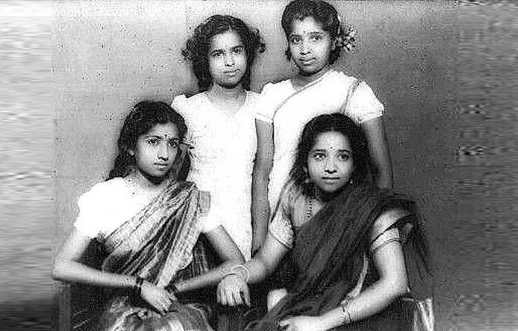 জন্মের পর তার নাম রাখা হয়েছিল ‘হেমা’। পরে বাবার এক নাটকের চরিত্র লতিকা-র নাম থেকে তিনি হয়ে যান লতা। আর সেভাবেই তিনি পরিচিতি পান সারা দুনিয়ায়।