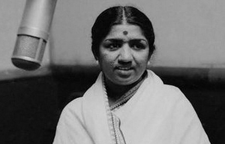 শাস্ত্রীয় সংগীত থেকে রোমান্টিক গান, ভজন থেকে গজল-সব ধরনের গানে তিনি ছিলেন সমান সফল। ভারতের প্রায় সব বিখ্যাত সুরকারের সঙ্গেই কাজ করেছেন তিনি।