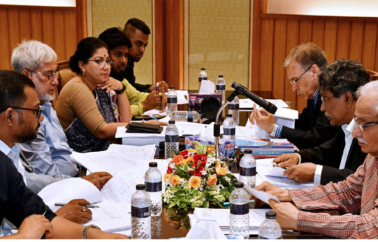 ঢাকায় জাতীয় সংসদ ভবনের এলডি হলে জাতীয় ঐকমত্য কমিশনের সঙ্গে আমজনতার দলের আলোচনা অনুষ্ঠিত হয়। এসময় কমিশনের সহ-সভাপতি অধ্যাপক আলী রীয়াজ উপস্থিত ছিলেন। ছবি: পিআইডি