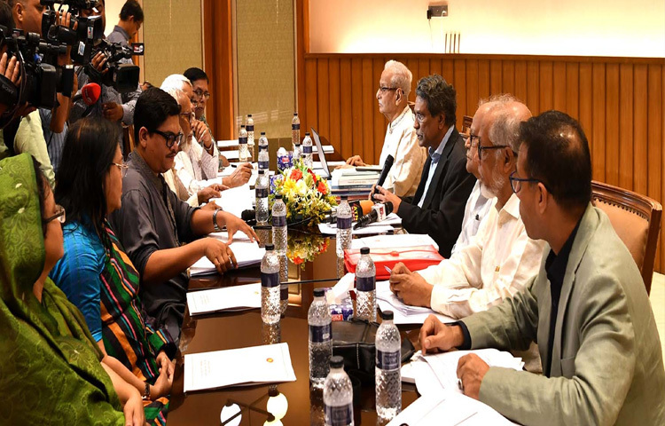 ঢাকায় জাতীয় সংসদ ভবনের এলডি হলে জাতীয় ঐকমত্য কমিশনের সঙ্গে নাগরিক ঐক্যের বর্ধিত আলোচনা অনুষ্ঠিত হয়। এসময় কমিশনের সহ-সভাপতি অধ্যাপক আলী রীয়াজ উপস্থিত ছিলেন। ছবি: পিআইডি